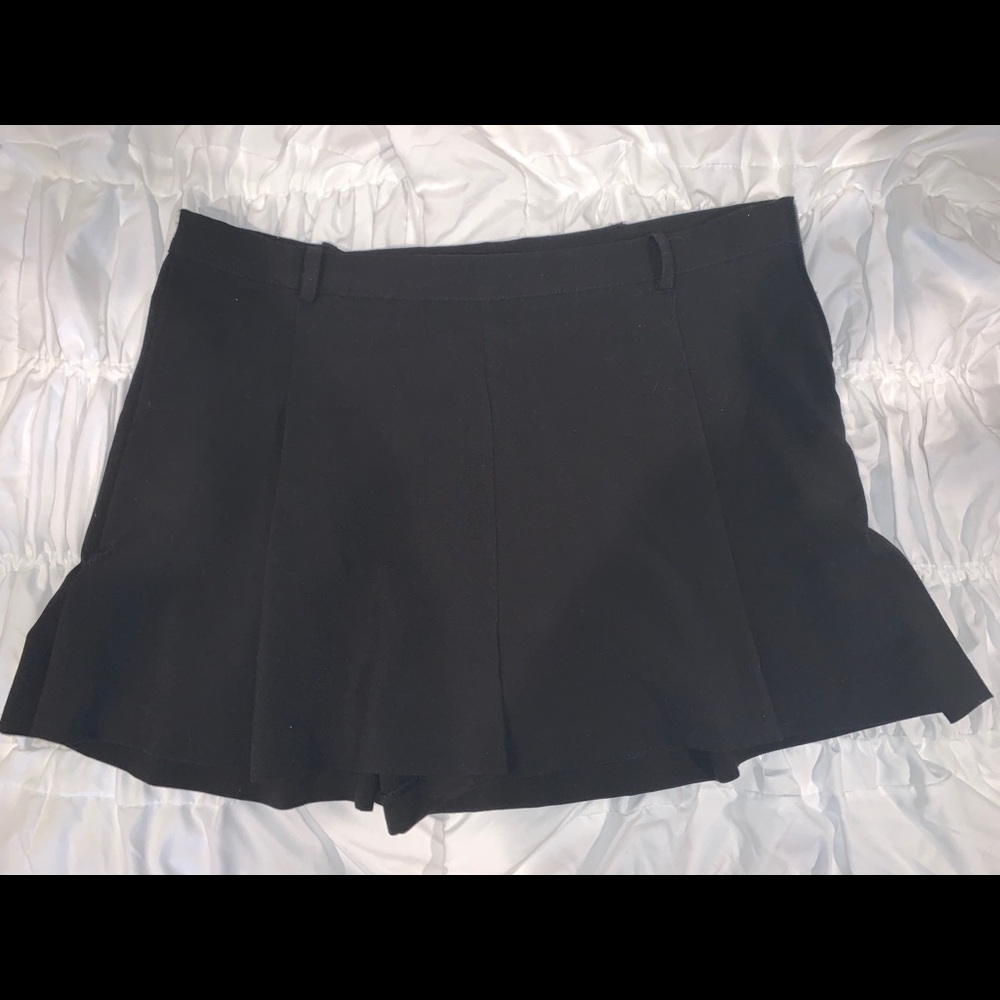 Pleated Black shorts. Look like a skirt! Size M